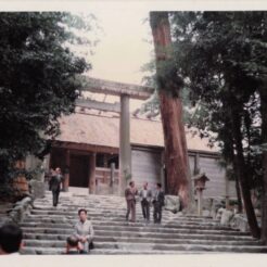 1981-12-01 三重県伊勢市 伊勢神宮 内宮2<br>おじちゃんとおばあちゃんの伊勢志摩旅行