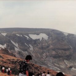 1982-12-01 群馬県吾妻郡草津町 草津白根山 火口の上<br>1982年におじいちゃんとおばあちゃんで行った草津