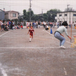 1989-05-25 幼稚園の運動会で走るCOTA<br>幼稚園の運動会で走るというよりは小走りなCOTA