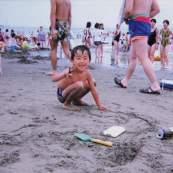 1991-07-28 三浦海岸で海水浴をするCOTA<br>三浦海岸の砂浜でで海水浴と砂遊びを楽しむCOTA