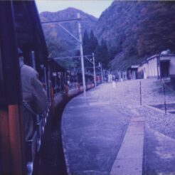 1994-11-05 出平駅付近走行中のトロッコ<br>立山黒部アルペンルート