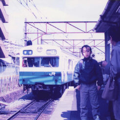 1995-03-17 仙台駅（仙石線乗り場）<br>地上時代の仙台駅 仙石線ホーム。立ち食い蕎麦をおじいちゃん・おばあちゃんと食べてから松島海岸方面へ向かった