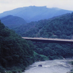 1995-04-12 トロッコから保津峡駅<br>保津峡駅が見える