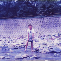 1995-08-09 飯能付近の河原で川遊び<br>埼玉・飯能付近の河原で川遊び