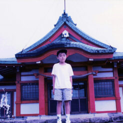 1996-08-02 箱根駒ヶ岳頂上の神社でCOTA<br>箱根元宮の前でCOTA