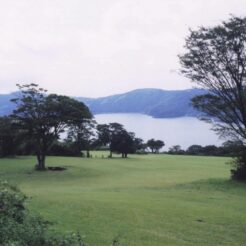 2002-07-30 箱根園 富士芦ノ湖パノラマパーク<br>芦ノ湖と原っぱ