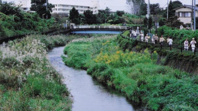 川