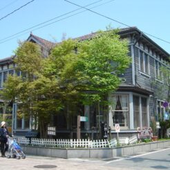 2005-05-17 旧中山道沿いにある軽井沢観光会館<br>軽井沢観光会館