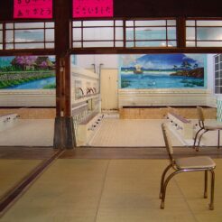 2006-05-04 12-58-31鎌倉駅近くの商店街にあった銭湯の中<br>取り壊し前なのか公開されていた銭湯