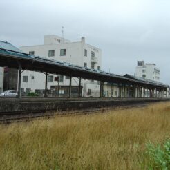 2006-08-16 08-31-55 稚内駅島式ホーム<br>稚内駅のホーム