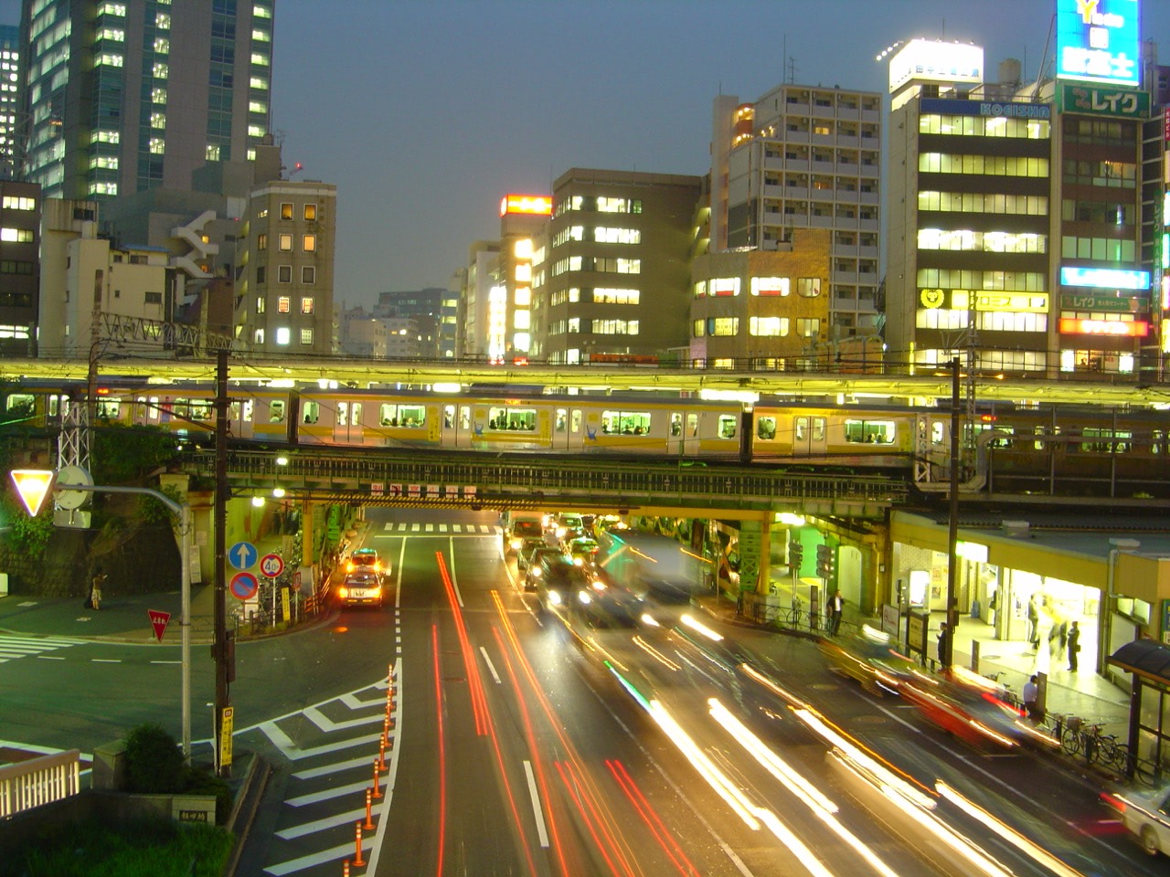 2006 10 20 17 18 35飯田橋駅