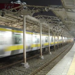 2006-10-27 17-43-13水道橋駅ホーム<br>水道橋周辺の散策