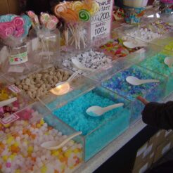 2007-02-12 13-16-27菓子屋横丁の店内<br>川越周辺の散歩