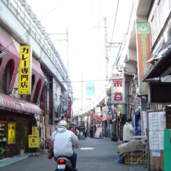 2007-02-25 09-24-16御徒町 アメ横付近<br>上野から御徒町にかけてのJR高架付近の光景