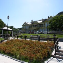 2007-09-23 11-34-03元町公園・旧函館区公会堂前<br>東北新幹線と東北本線で函館へ