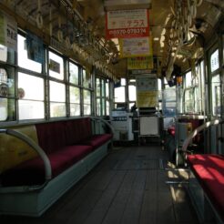 2007-09-23 08-06-04函館市電の車内<br>東北新幹線と東北本線で函館へ