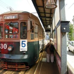 2007-09-24 11-05-03函館市電の旧型車両<br>東北新幹線と東北本線で函館へ