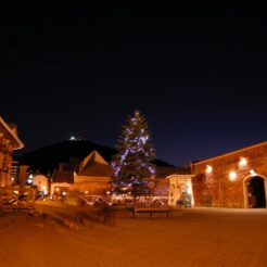 2007-09-23 18-20-05函館山と函館・金森赤レンガ倉庫の景色<br>東北新幹線と東北本線で函館へ