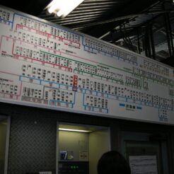 2007-11-04 14-54-37京急蒲田駅西口改札前の自動券売機上の運賃表示<br>京急蒲田駅付近連続立体交差事業と街の移り変わり