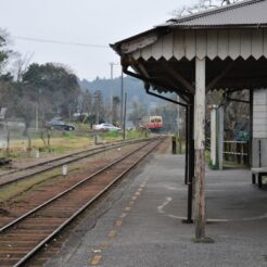 2007-12-22 13-01-04高滝駅を発車した小湊鉄道<br>市原市民の森のイルミネーションと小湊鉄道の旅