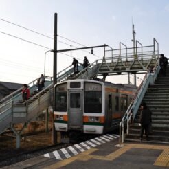 2007-12-08 14-40-53小俣駅の跨線橋<br>小山から両毛線の旅