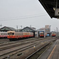 2007-12-22 12-05-32小湊鉄道五井駅の車庫<br>市原市民の森のイルミネーションと小湊鉄道の旅