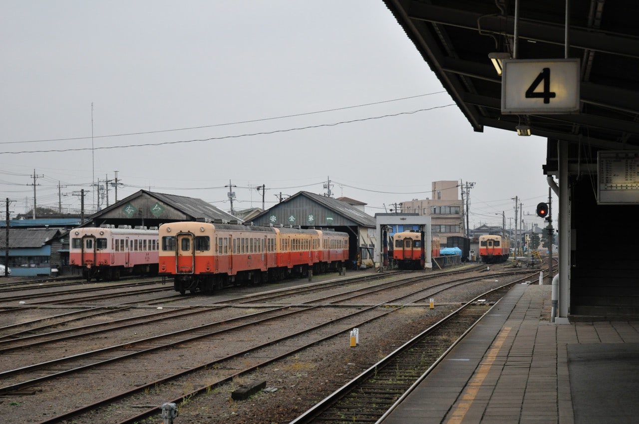 2007 12 22 12 05 32小湊鉄道五井駅の車庫