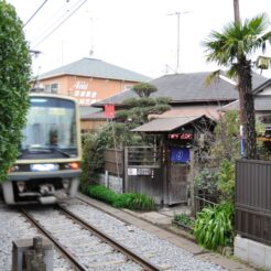 2008-01-14 16-26-10和田塚駅のお店の入り口<br>江ノ電で江ノ島・鎌倉高校前周辺を歩く