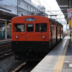 2008-02-23 13-44-09国府津駅で遭遇した牽引車のクモヤ143<br>下曽我の曽我梅林へ向かう