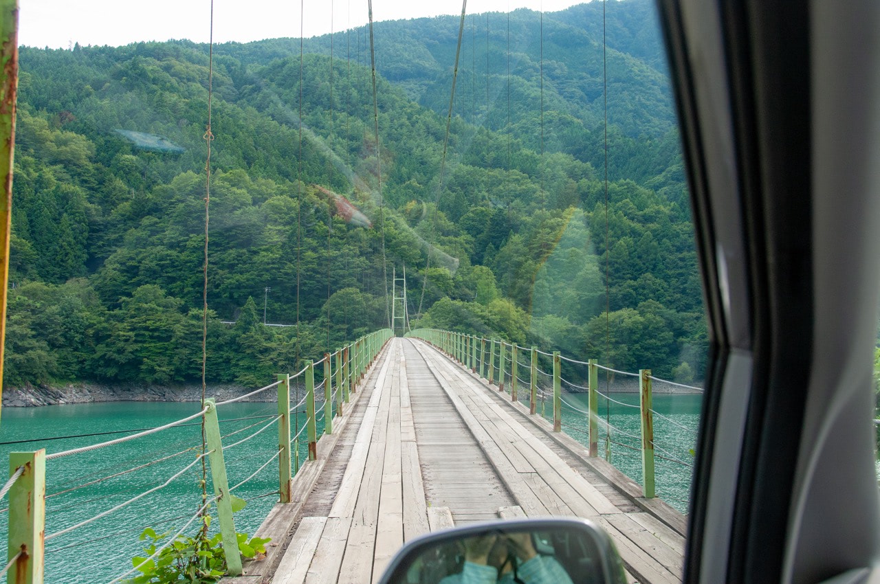 2008 08 14 15 58 18井川湖にかかる車で渡れる吊り橋