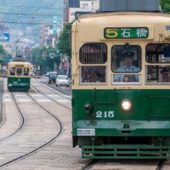 2008-09-14-09-08-41頻繁に運行される長崎市電<br>博多から特急かもめで長崎市を市電で巡った