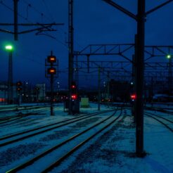 2008-12-31-06-38-54夜明け前の函館駅<br>寝台特急北斗星で年末と新年の札幌と函館を巡る