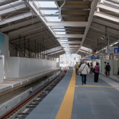 2010-05-16-06-27-28 糀谷駅 将来の下りホームを上りホームとして利用<br>京急蒲田駅付近連続立体交差事業で一晩で上り線を高架化した工事の記録