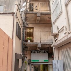 2011-02-27-16-39-38 横須賀の路地裏<br>横須賀中央を巡った