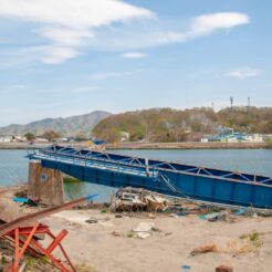 2011-05-07-13-40-49 東日本大震災による津波で破壊された第34閉伊川鉄橋<br>東日本大震災で津波の影響を受けた場所を辿る