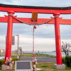 2011-11-26-16-21-17羽田空港空港島内の大鳥居<br>羽田空港にサイクリング