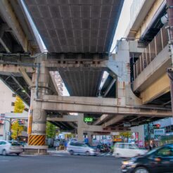 2011-12-10-16-12-56麻布十番の首都高速道路の高架と交差点<br>麻布十番から東京タワー、浜松町までの散歩