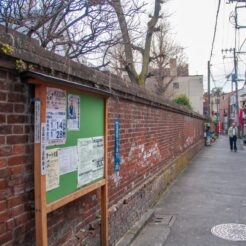 2012-01-15-14-05-14品川宿のお寺の塀<br>東品川から泉岳寺を巡り、品川神社や品川宿の裏路地を眺めながら東品川・天王洲を歩く