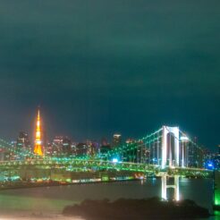 2012-01-08-20-40-40お台場 ホテルグランパシフィックからのレインボーブリッジや東京タワーの夜景<br>原宿竹下通りとお台場を巡る