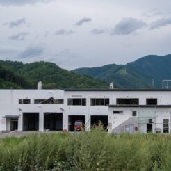 2012-08-13-11-54-33釜石市鵜住居駅前の釜石市鵜住居地区防災センター<br>仙台から松島を経て南三陸に泊まり、志津川や釜石・宮古・小本までの震災の傷跡をみる旅