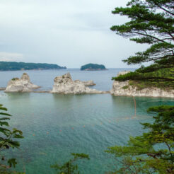 2012-08-13-13-31-29宮古市浄土ヶ浜<br>仙台から松島を経て南三陸に泊まり、志津川や釜石・宮古・小本までの震災の傷跡をみる旅