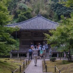 2012-08-12-14-08-19松島 円通院の中<br>仙台から松島を経て南三陸に泊まり、志津川や釜石・宮古・小本までの震災の傷跡をみる旅