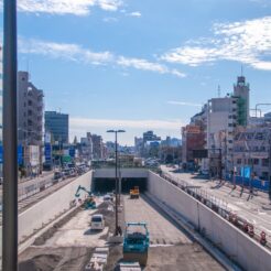 2012-10-13-14-12-30京急蒲田駅付近 建設中の第一京浜と環状8号線立体交差部分<br>京急蒲田駅付近連続立体交差事業で下り線も切り替えが完了し上下両方向高架化された