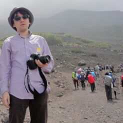 2013-08-17 01-04-28富士山に登るCOTA<br>富士山頂を目指した