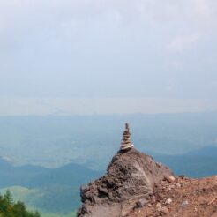 2013-08-16 13-11-51富士山 六合目付近の積み石<br>富士山頂を目指した