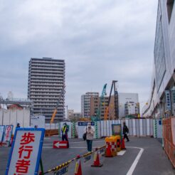 2013-11-02-09-49-55京急蒲田駅付近再開発工事中<br>駅付近の再開発