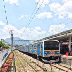 2014-05-31-10-56-54大月駅と富士急の電車<br>観光とライブで富士急ハイランド近くに泊まり、富士急や河口湖などを巡った