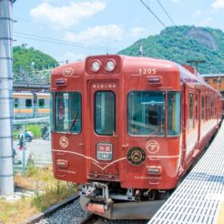 2014-05-31-11-13-35大月駅 富士登山電車と名付けられている富士急の観光用特別車両<br>観光とライブで富士急ハイランド近くに泊まり、富士急や河口湖などを巡った