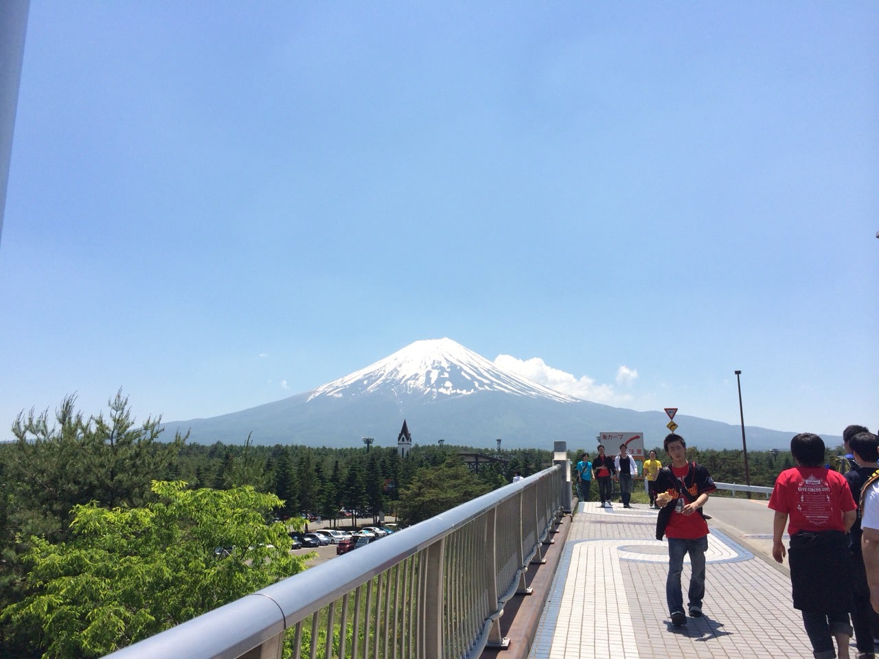 2014 06 01 12 14 17富士急ハイランドの歩道橋からの富士山