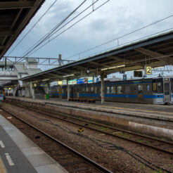 2015-07-05-18-12 松山駅のホーム<br>サンライズ瀬戸と特急で新居浜・松山・内子と八幡浜から伊予灘ものがたり、倉敷をめぐる旅